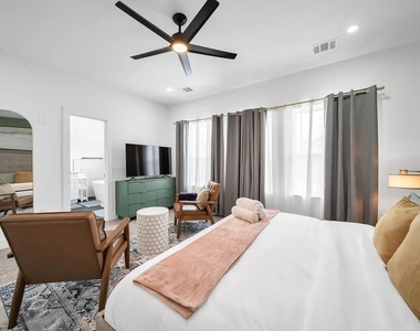 6903 Saint Augustine Street - Photo Thumbnail 4