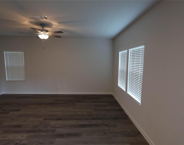 7851 Bergamot Circle - Photo Thumbnail 4