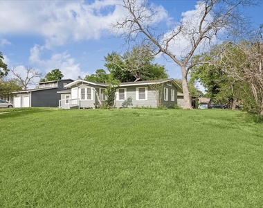 613 Winding Way Street - Photo Thumbnail 9
