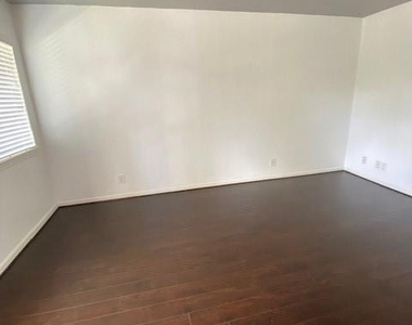 4701 Bell Street - Photo Thumbnail 4