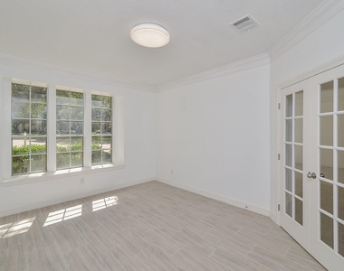 5519 Evening Shore Drive - Photo Thumbnail 9