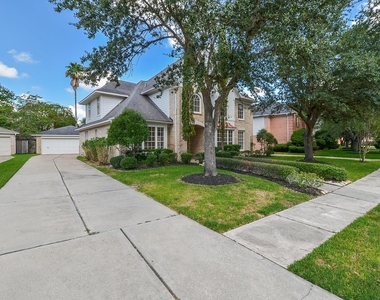 5519 Evening Shore Drive - Photo Thumbnail 4