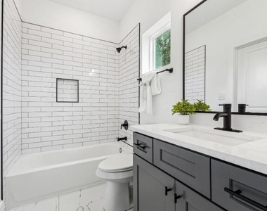 2402 Mann Street - Photo Thumbnail 13
