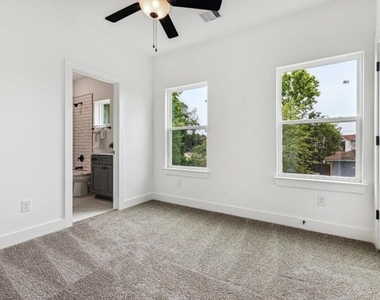 2402 Mann Street - Photo Thumbnail 12