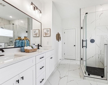 2402 Mann Street - Photo Thumbnail 10