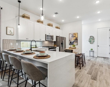 2402 Mann Street - Photo Thumbnail 4