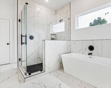 2402 Mann Street - Photo Thumbnail 11