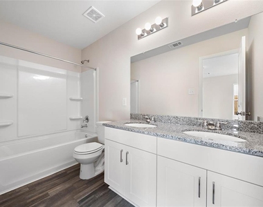 15528 Briar Forest Drive - Photo Thumbnail 5