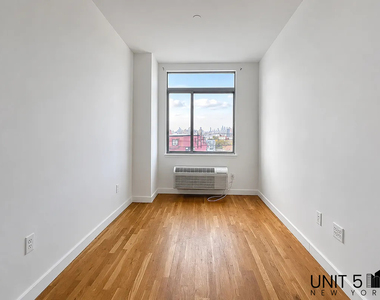 184 Noll Street - Photo Thumbnail 6