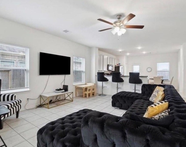 8711 Willet Street - Photo Thumbnail 3