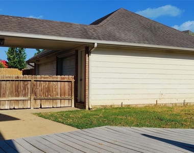 5110 Brett Drive - Photo Thumbnail 2