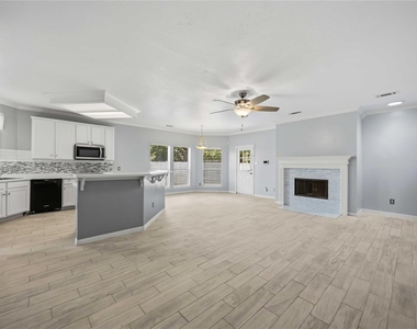 807 Fairpark Lane - Photo Thumbnail 13