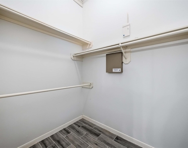 807 Fairpark Lane - Photo Thumbnail 23