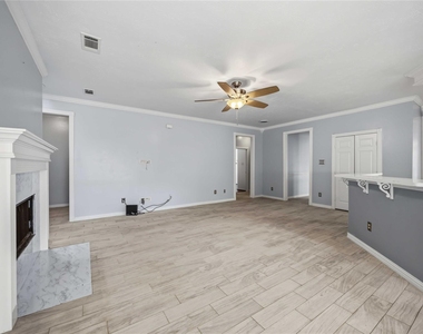 807 Fairpark Lane - Photo Thumbnail 12