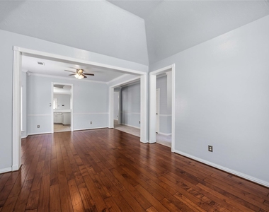 807 Fairpark Lane - Photo Thumbnail 7