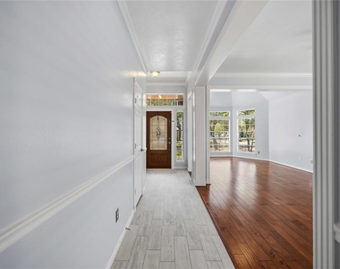 807 Fairpark Lane - Photo Thumbnail 4