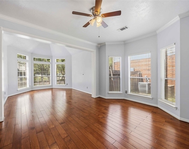 807 Fairpark Lane - Photo Thumbnail 5
