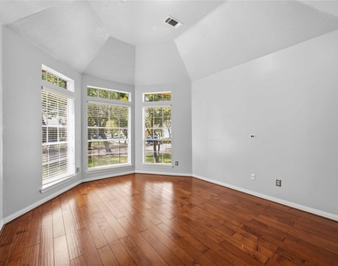 807 Fairpark Lane - Photo Thumbnail 6