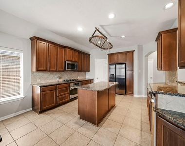 28211 Emerald Creek Lane - Photo Thumbnail 8