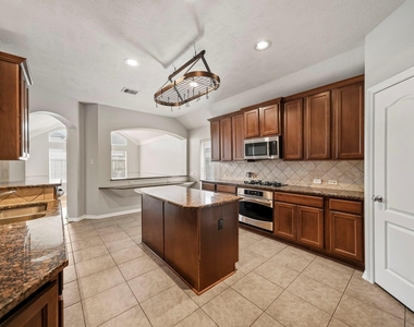 28211 Emerald Creek Lane - Photo Thumbnail 9