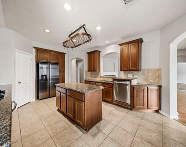 28211 Emerald Creek Lane - Photo Thumbnail 7