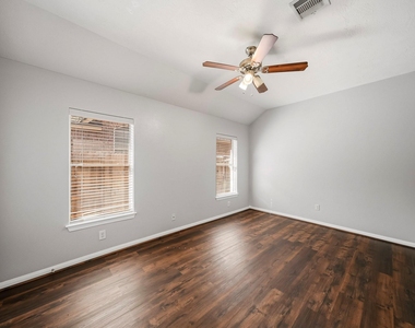 28211 Emerald Creek Lane - Photo Thumbnail 16