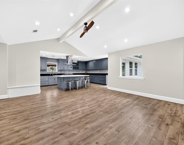 10335 Emnora Lane - Photo Thumbnail 10