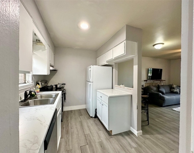 4111 Lark Lane - Photo Thumbnail 6