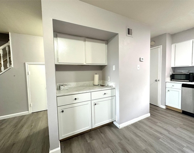 4111 Lark Lane - Photo Thumbnail 3
