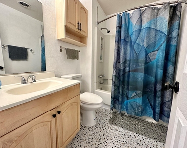 4111 Lark Lane - Photo Thumbnail 11