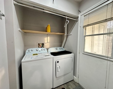 4111 Lark Lane - Photo Thumbnail 13