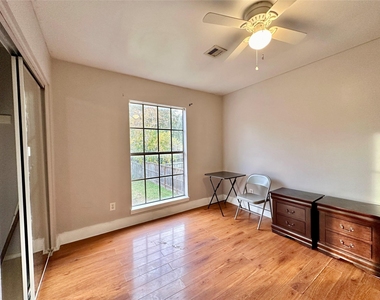 4111 Lark Lane - Photo Thumbnail 12