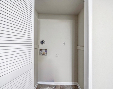 3770 Lovers Wood Lane - Photo Thumbnail 13