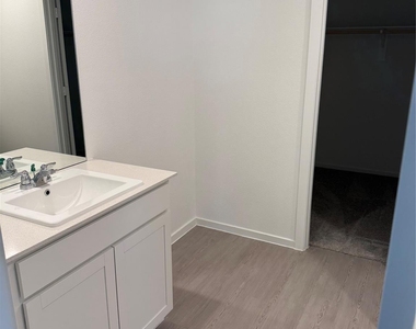 2527 Night Emerald Drive - Photo Thumbnail 5