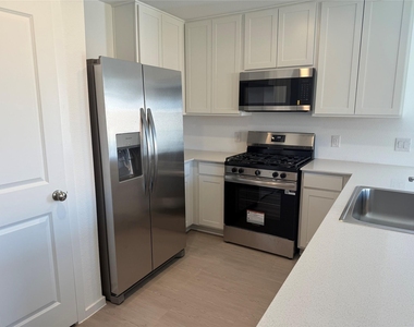 2527 Night Emerald Drive - Photo Thumbnail 8