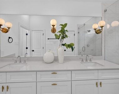835 Rachel Street - Photo Thumbnail 16