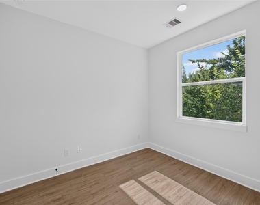 835 Rachel Street - Photo Thumbnail 18