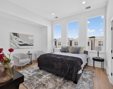 835 Rachel Street - Photo Thumbnail 2