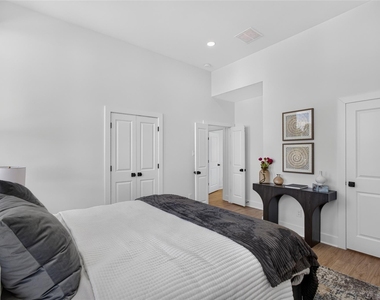 835 Rachel Street - Photo Thumbnail 13