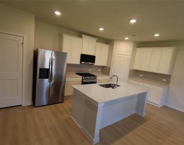 7739 Bergamot Circle - Photo Thumbnail 3