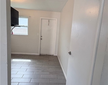 322 Louise Avenue - Photo Thumbnail 5