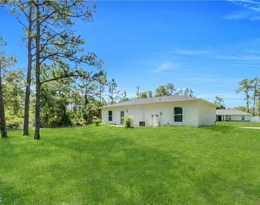 922 Macy Street E - Photo Thumbnail 12