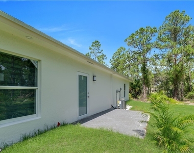 922 Macy Street E - Photo Thumbnail 11