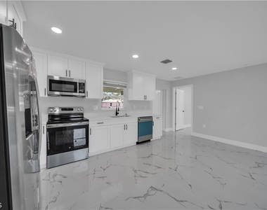 922 Macy Street E - Photo Thumbnail 4