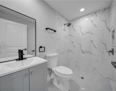 922 Macy Street E - Photo Thumbnail 9