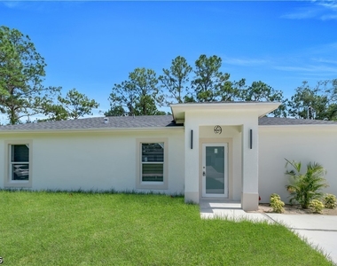 922 Macy Street E - Photo Thumbnail 1