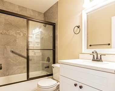 9275 Lake Park Drive - Photo Thumbnail 15