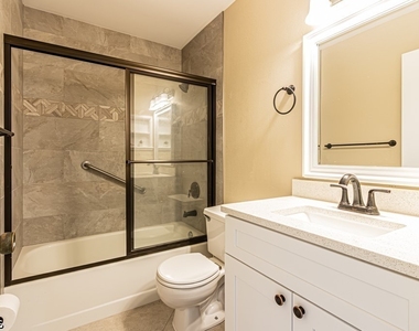 9275 Lake Park Drive - Photo Thumbnail 14