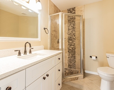 9275 Lake Park Drive - Photo Thumbnail 10