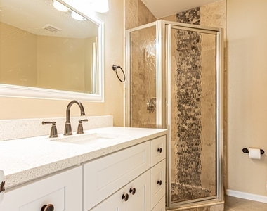 9275 Lake Park Drive - Photo Thumbnail 11